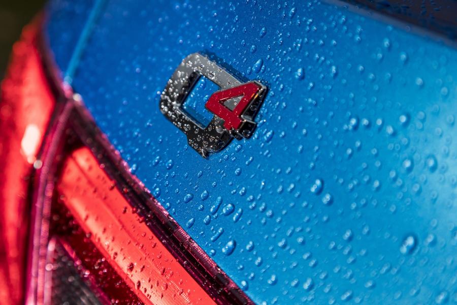 Логотип Alfa Romeo Giulia Veloce Q4 (952) 2016 года  (фото 32 из 45)